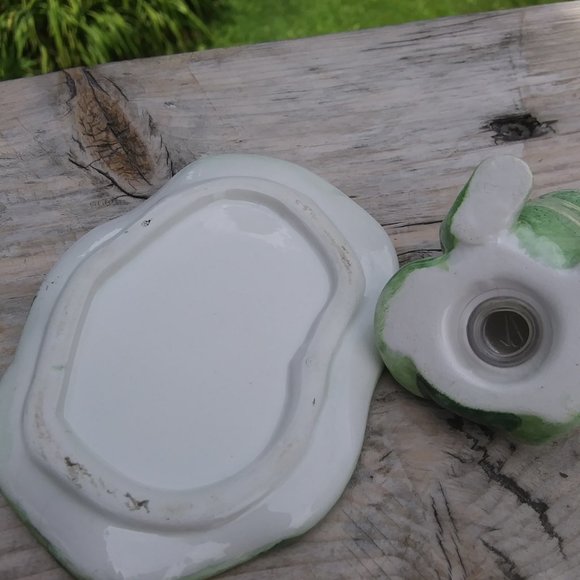 unique salt and pepper shakers frog under flowers - Picture 10 of 13